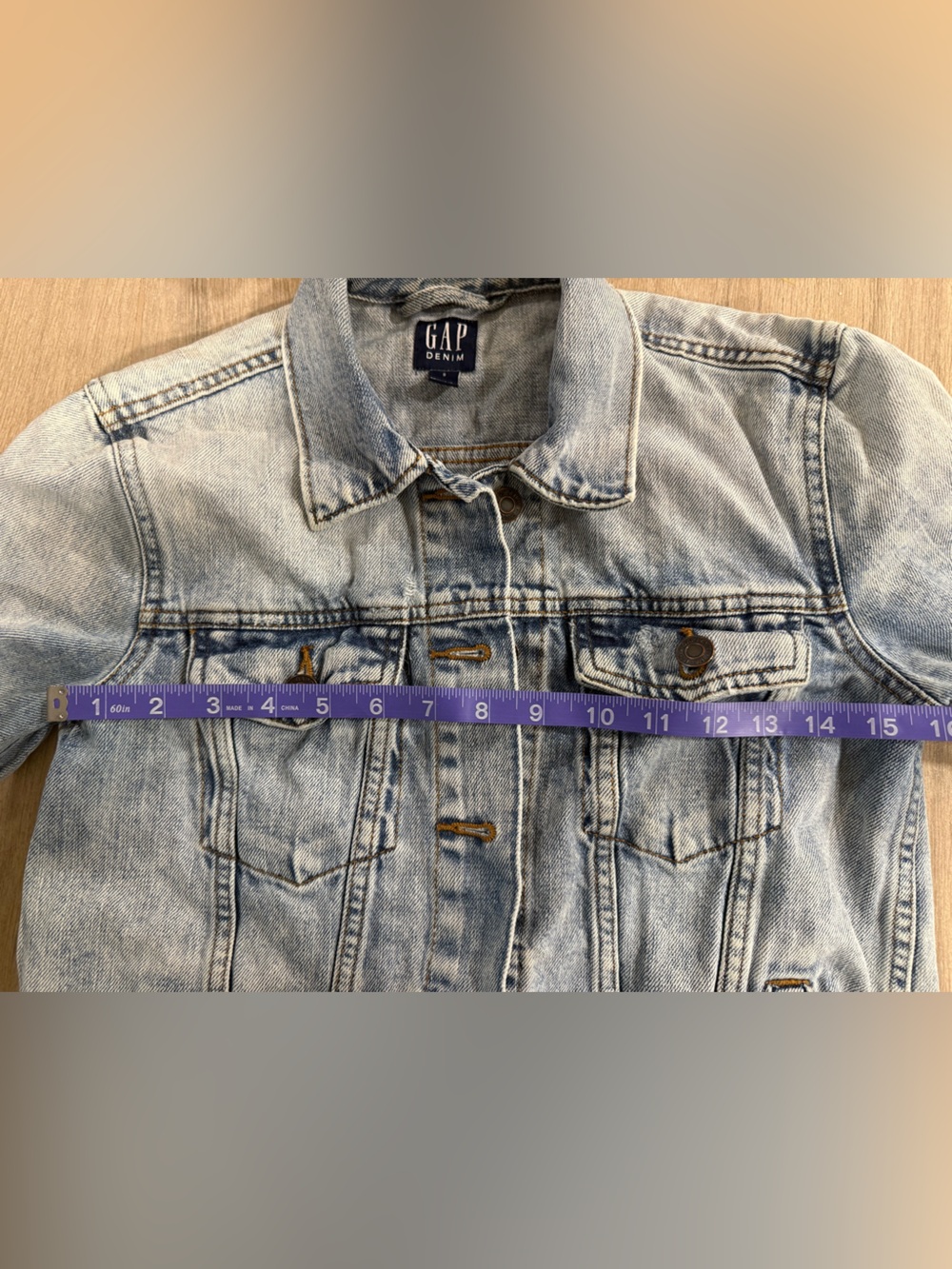 GAP Denim Icon Jacket Light Wash Jean Jacket Size Small Classic Trucker - Picture 9 of 11